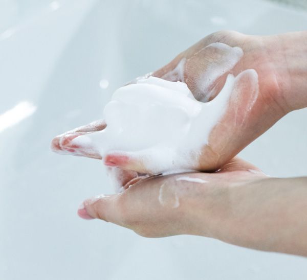 起泡海綿可以丟掉了！3步驟教你輕鬆打出超濃密「洗臉」泡泡